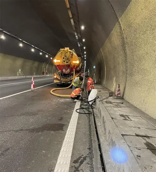 沭阳隧道排水渠清淤